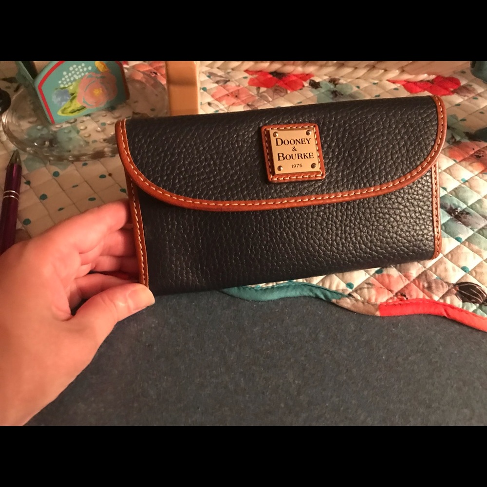 Pebble grain leather dooney bourke wallet